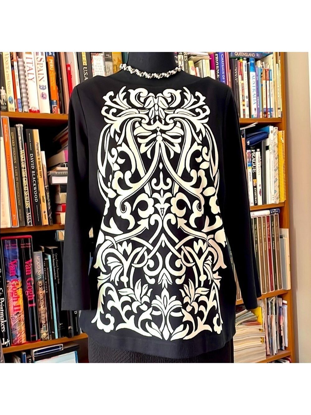 J. McLaughlin Black & Cream Jacquard Print Jersey Crew Neck Size M